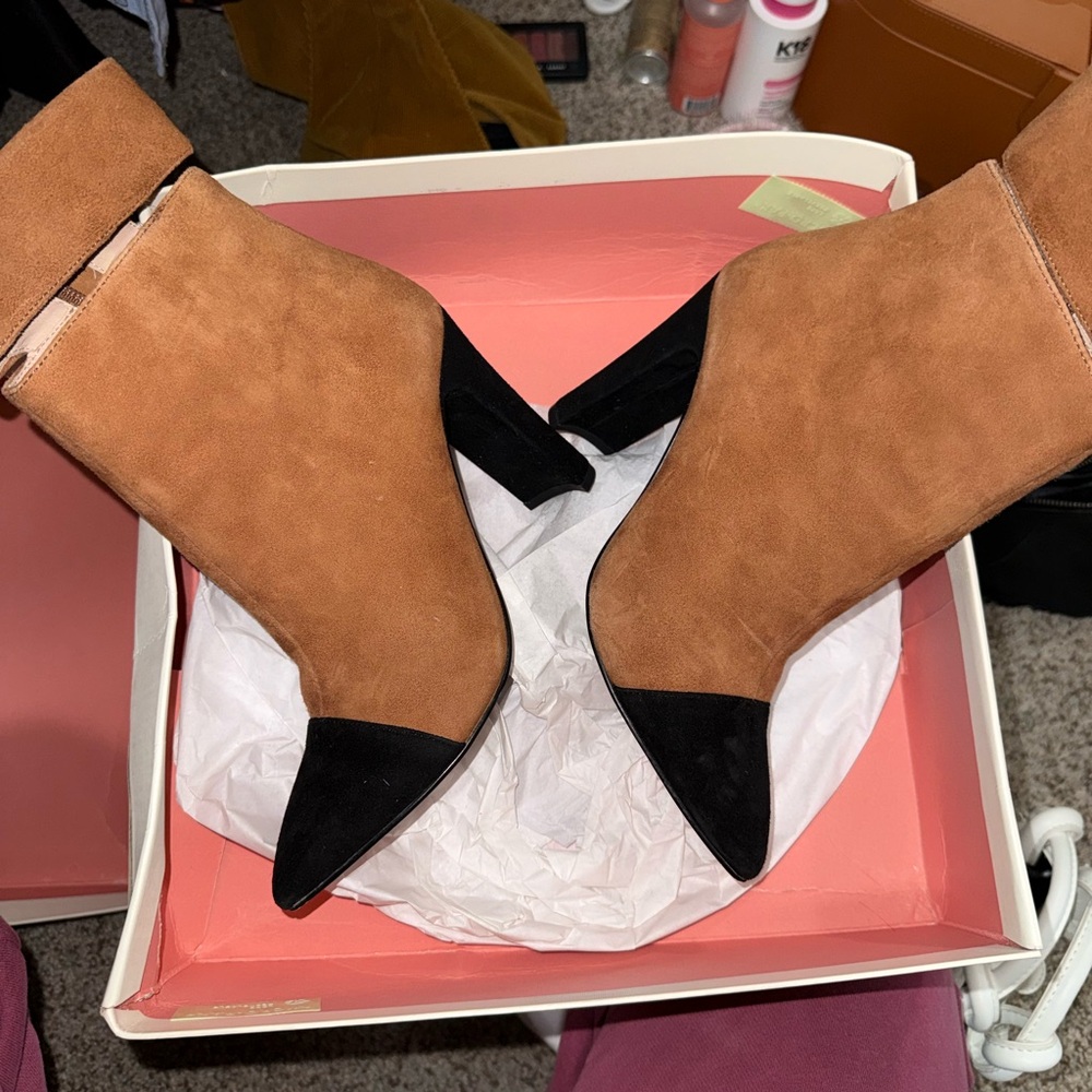 Elegant Tan and Black Women's Ankle Boots - Picture 3 of 5